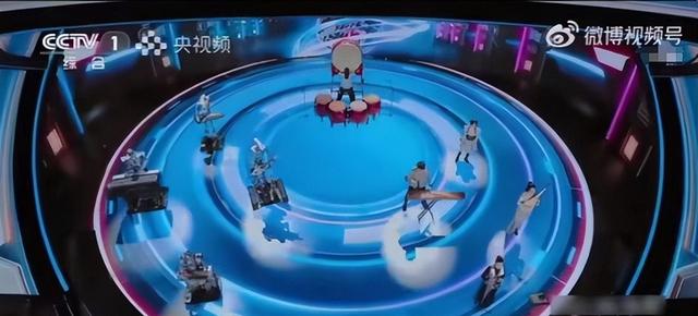 央视2025跨年晚会阵容官宣引热议,网友质疑邀请名单