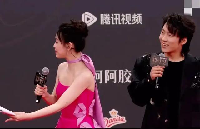 星光大赏开场尴尬,主持人遭网友集体吐槽